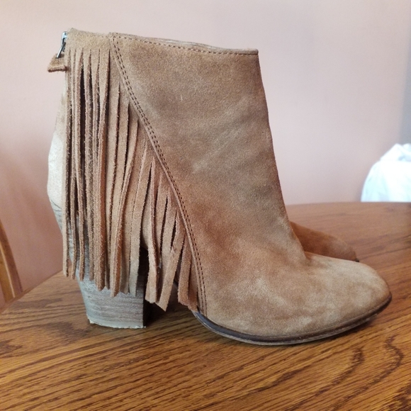 Steve Madden Compass fringe light brown suede booties 10 - Picture 3 of 10
